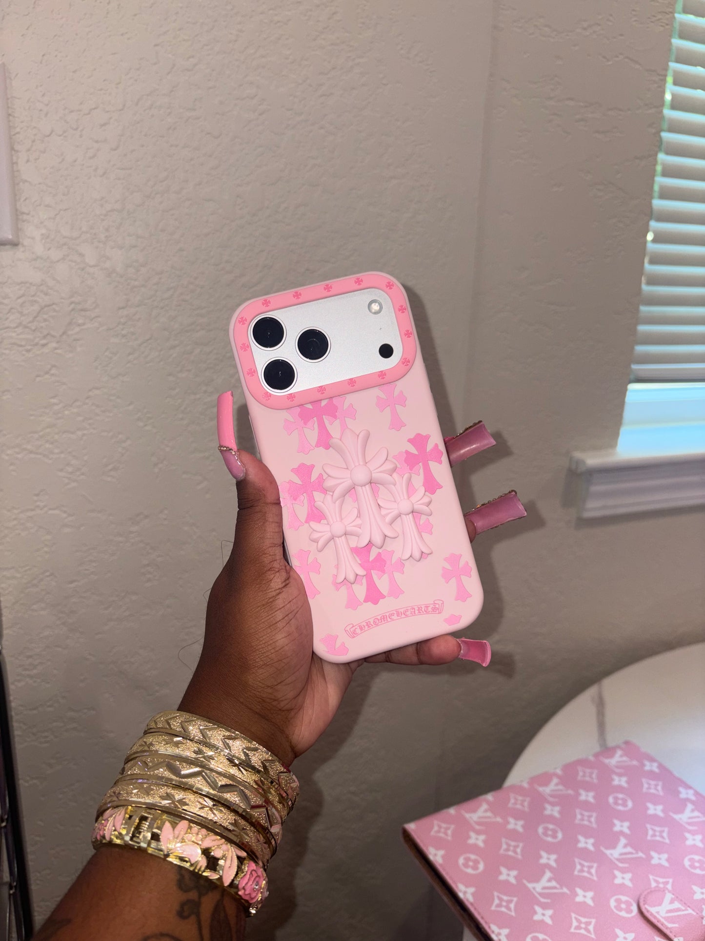 PINK CHROME HEARTS CASE (pre-order)