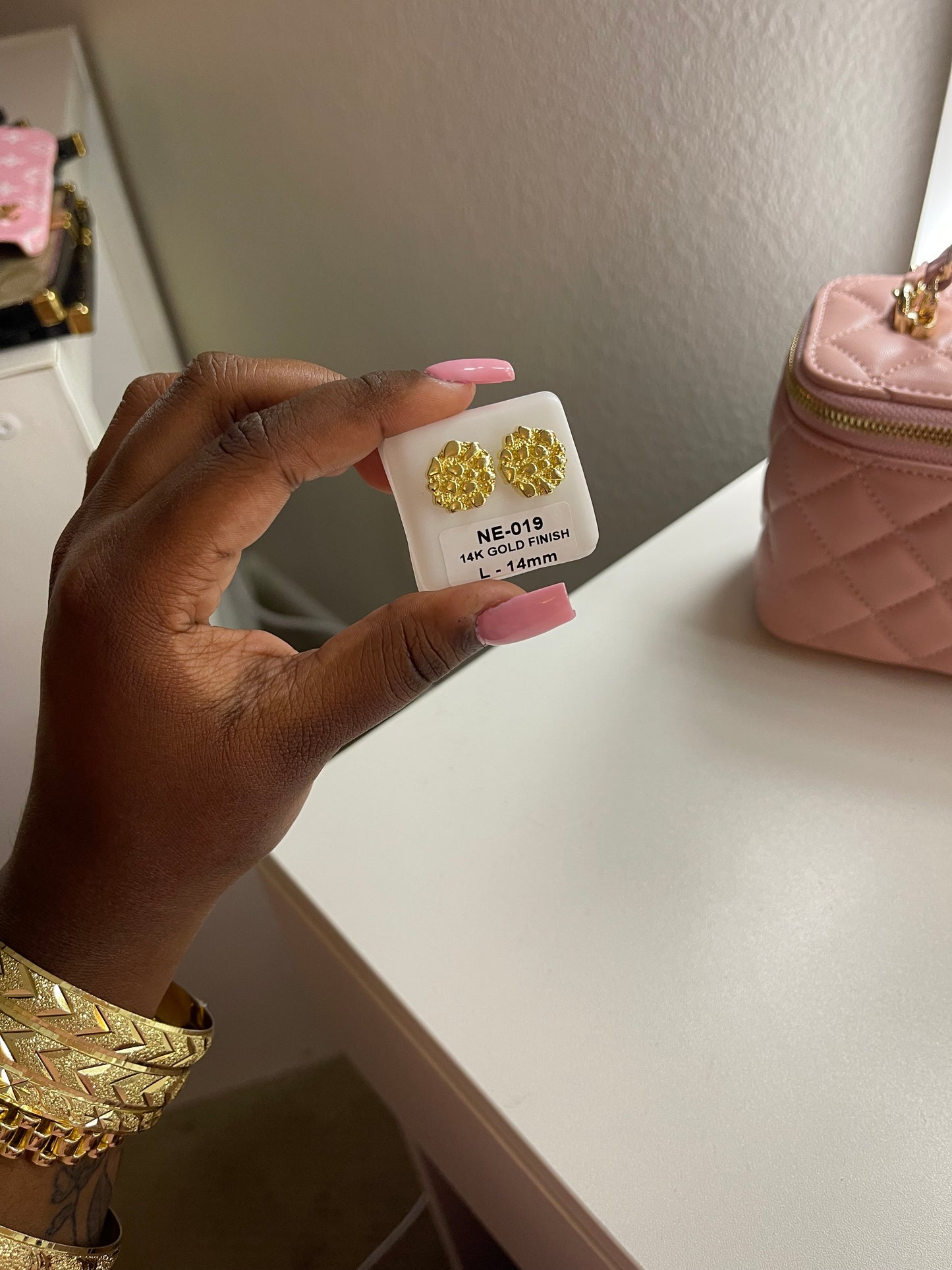 LARGE CIRCLE NUGGET STUDS