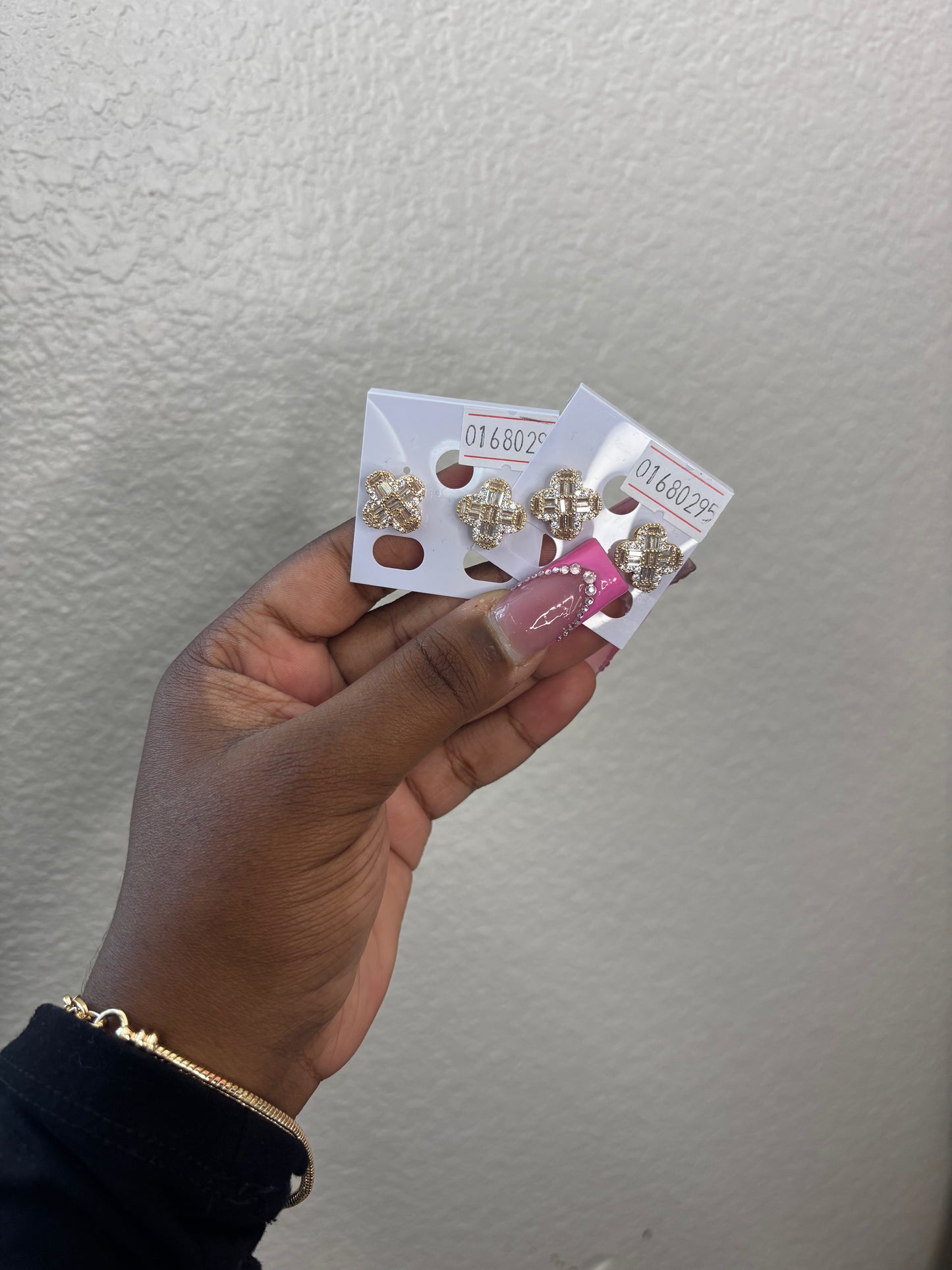 BLING CLOVER STUDS