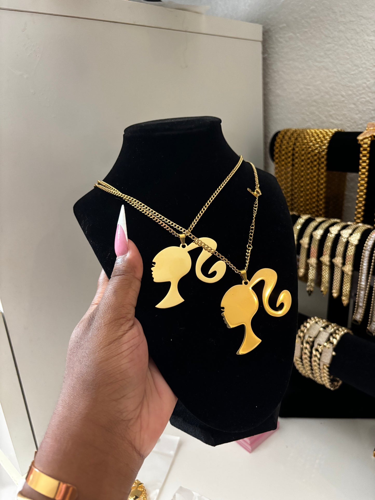 LARGE BARBIE NECKLACE