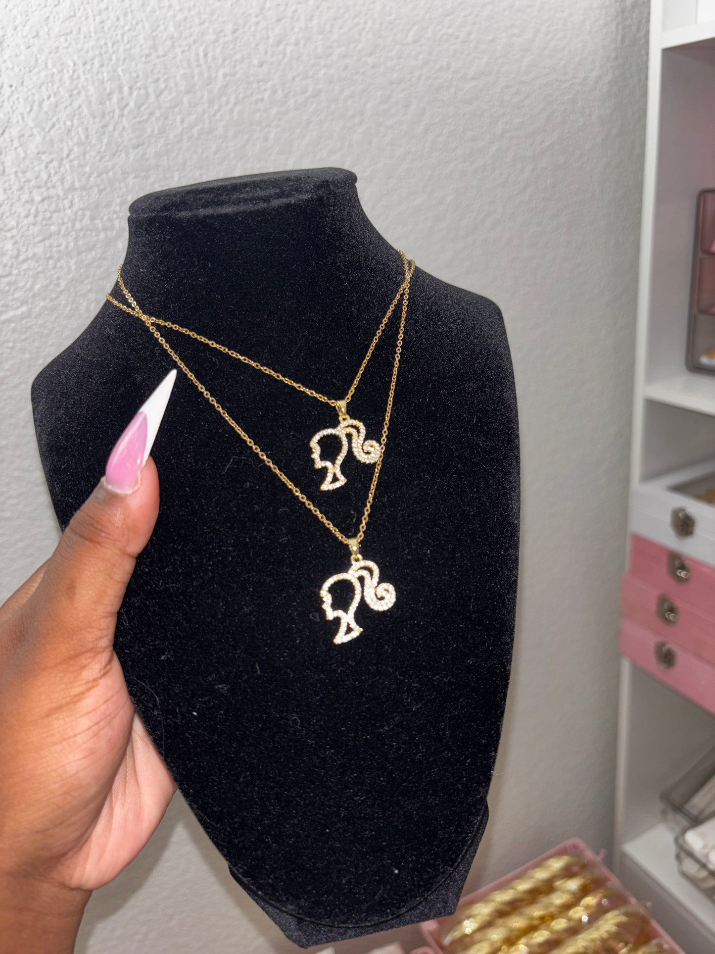 OPEN FACE BARB NECKLACE
