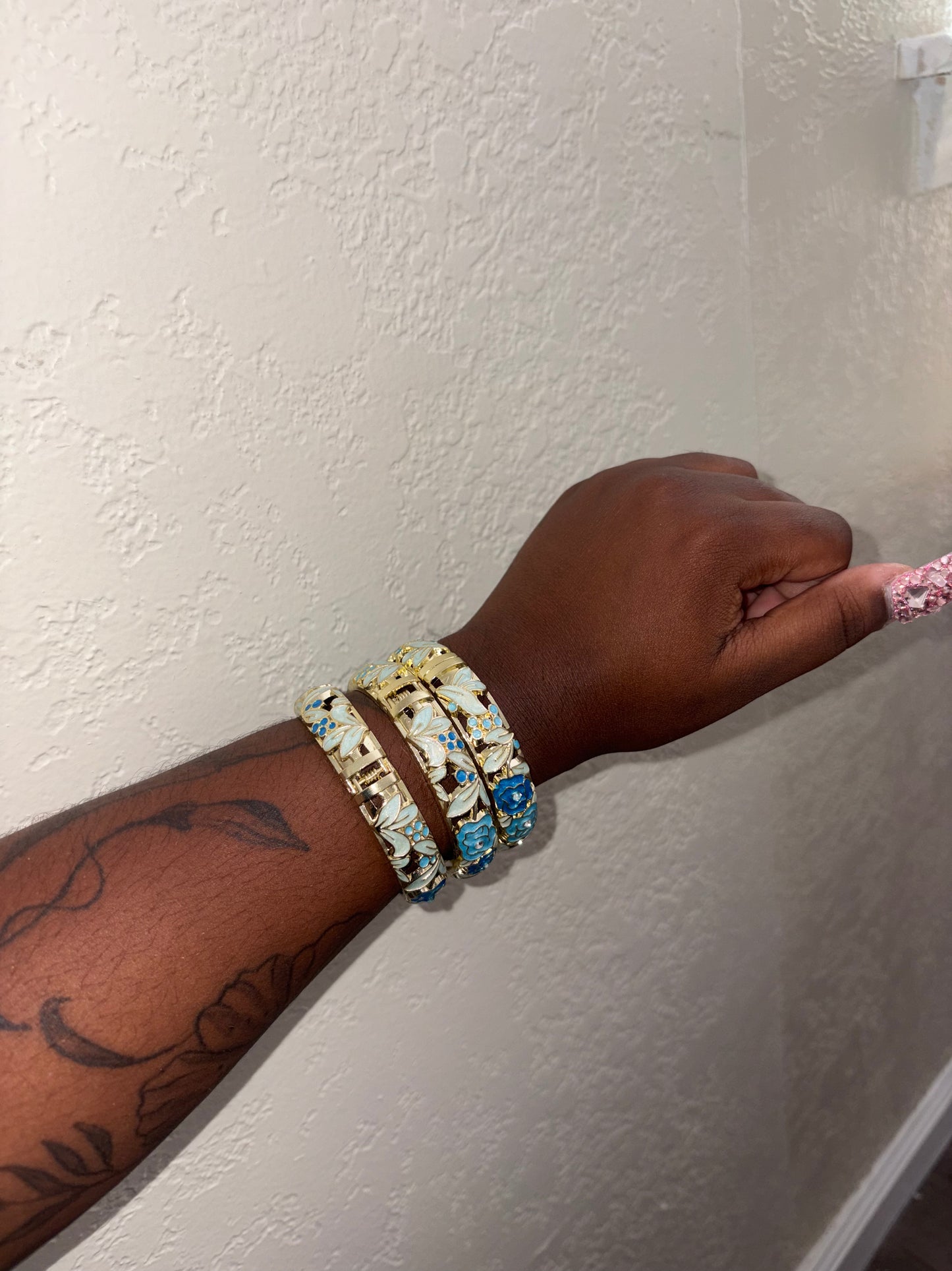 BLUE FLORAL BANGLE