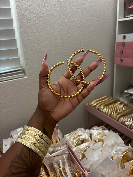 TWIST HOOPS