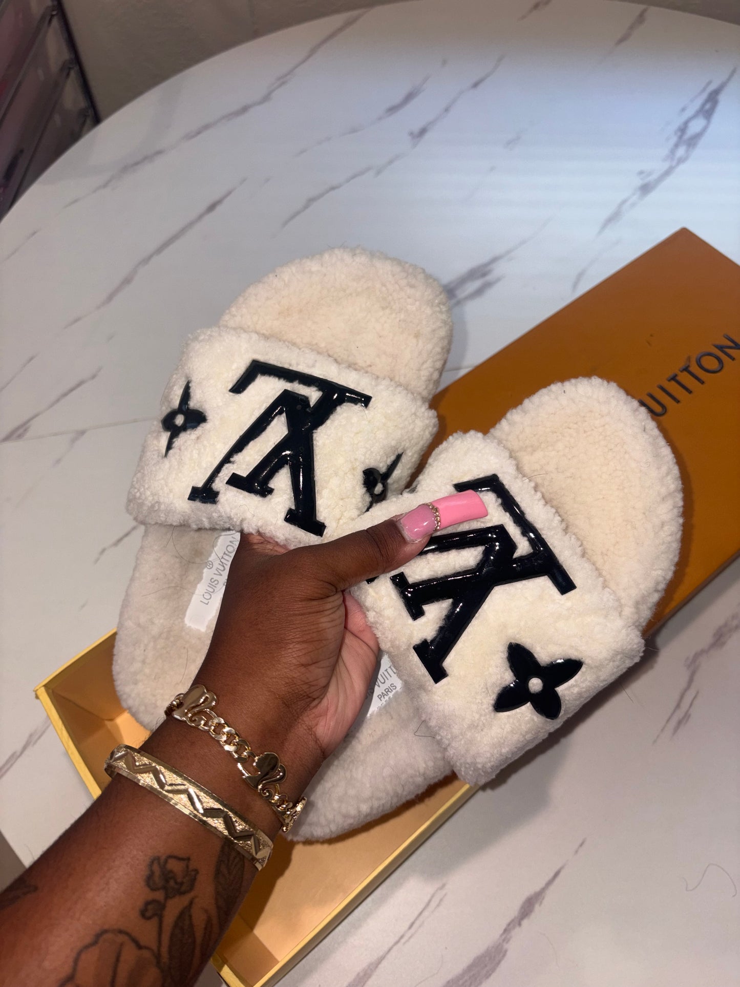 LV SLIDES (pre-order)