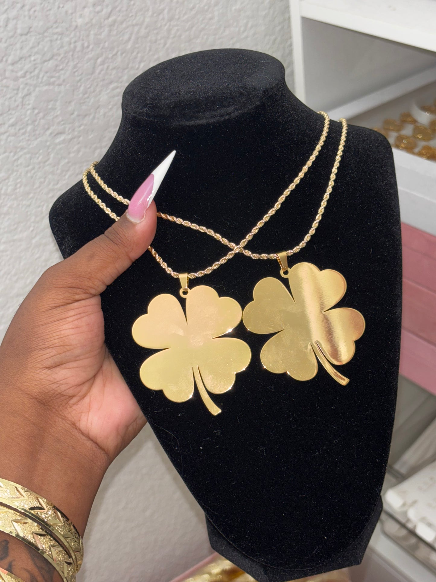 LARGE CLOVER NECKLACE