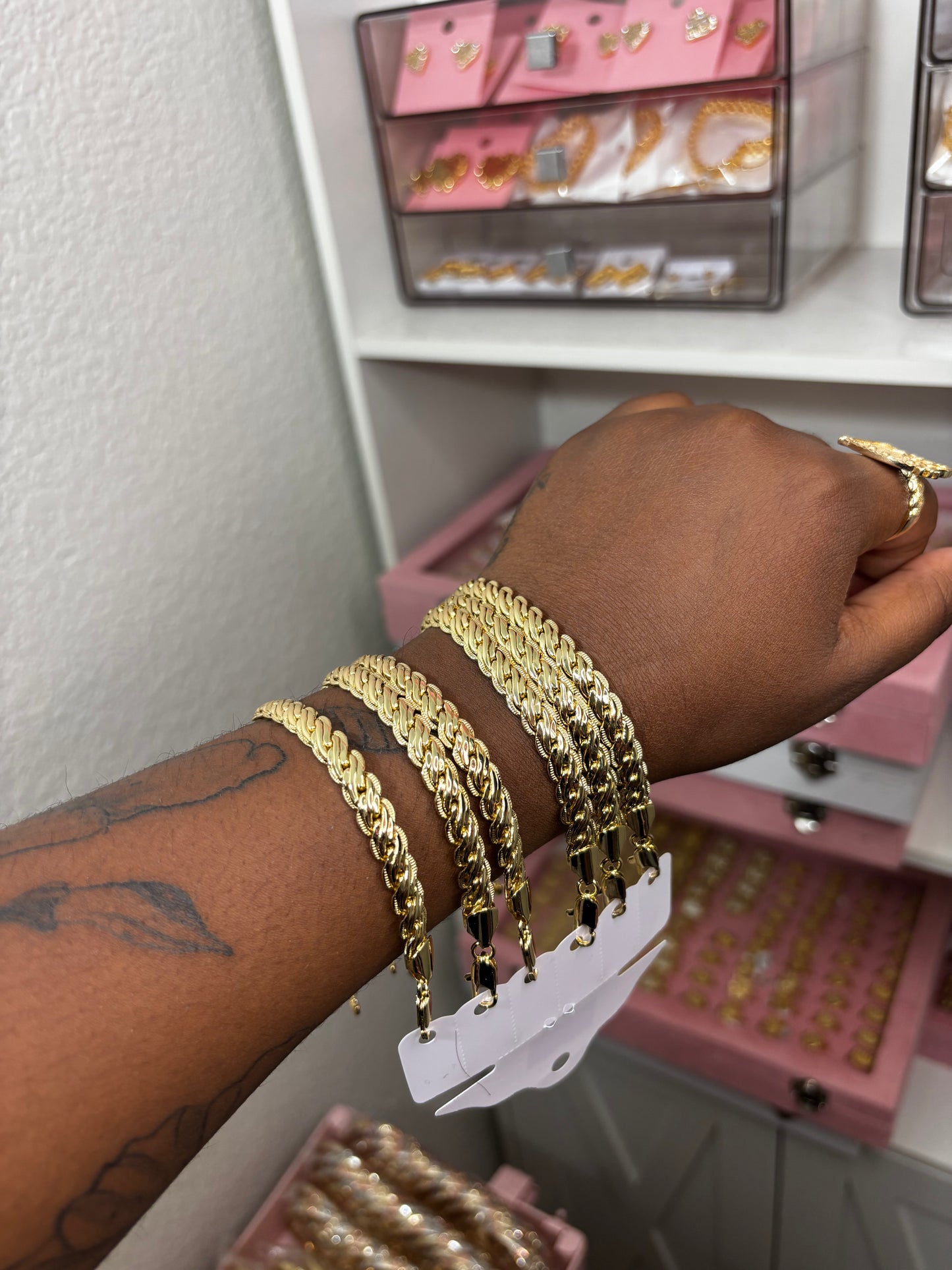 BRACELETS/CHAIN/RINGS VENDOR