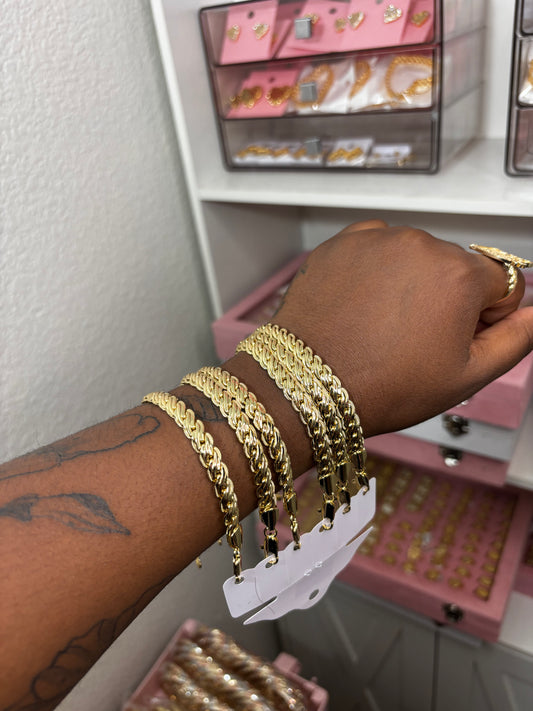 GOLD TWIST BRACELET
