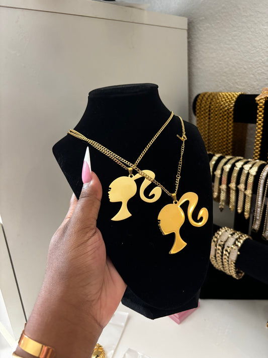 LARGE BARBIE NECKLACE