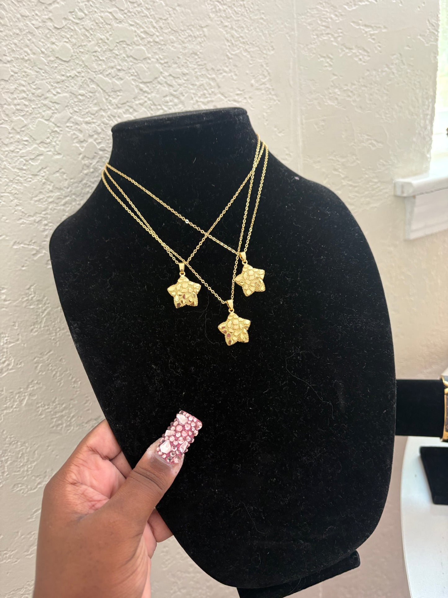 STAR NECKLACE