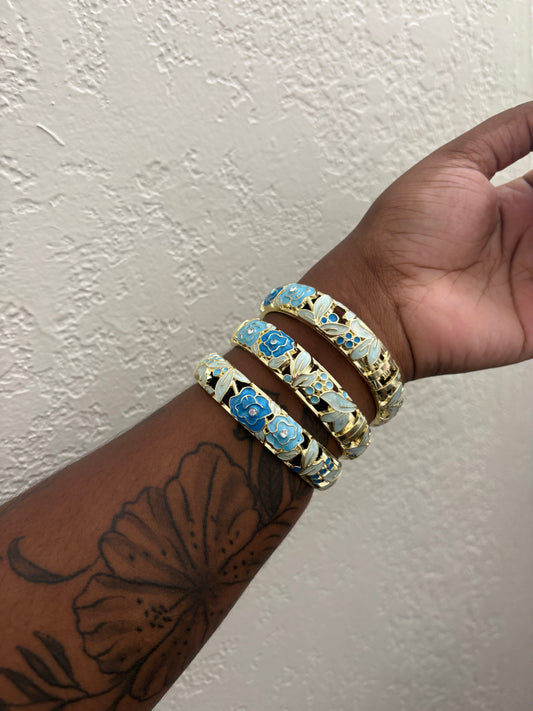 BLUE FLORAL BANGLE